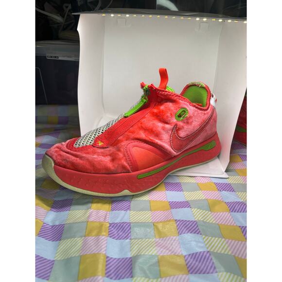 Nike men’s 2020 PG 4 Christmas sneakers, size 10.5. These are in pre-owned shape - Picture 2 of 5